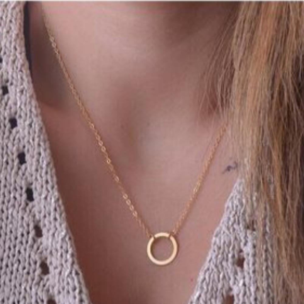 ✨5/$30- SILVER Loop Centered Chain - Picture 2 of 5